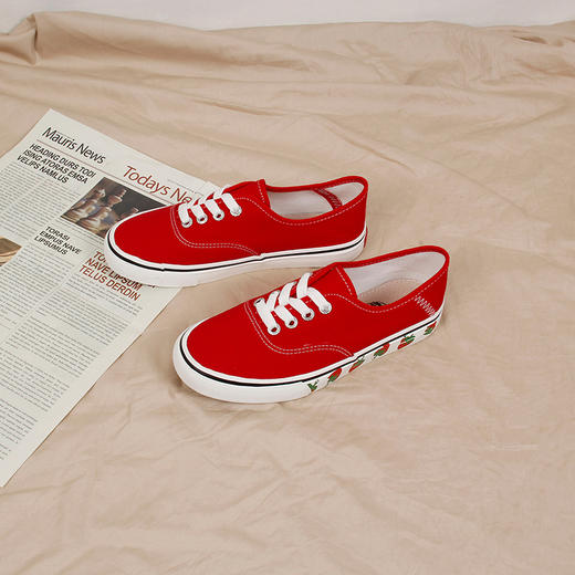 37码20年4月14号xf22草莓帆布鞋全新