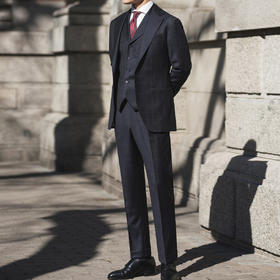 Huddersfield Chelsea Super 120's 澳洲美丽诺羊毛藏蓝色暗格纹全麻衬套装