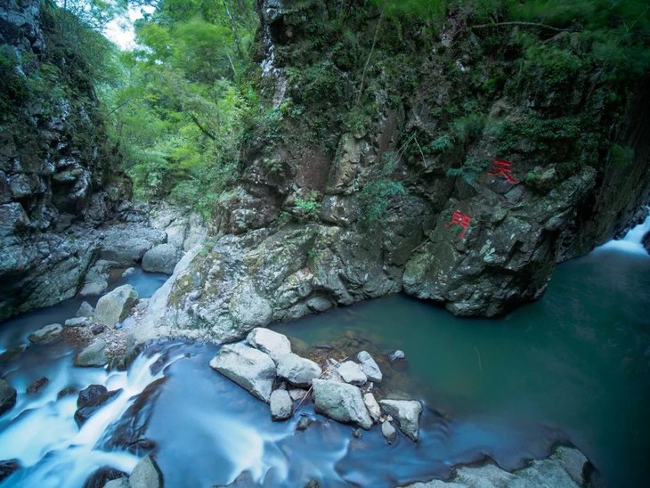 福州皇帝洞大峡谷 两人门票 酒店标间(含两份早餐)