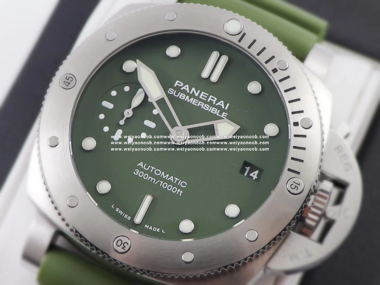 VS2020新品：PAM1055 42MM绿海魂—PAM961弟弟。适合亚洲人手腕的腕表，男女可佩戴！沛Na海史上第一枚42MM绿盘，还有VS定制与正品一致的