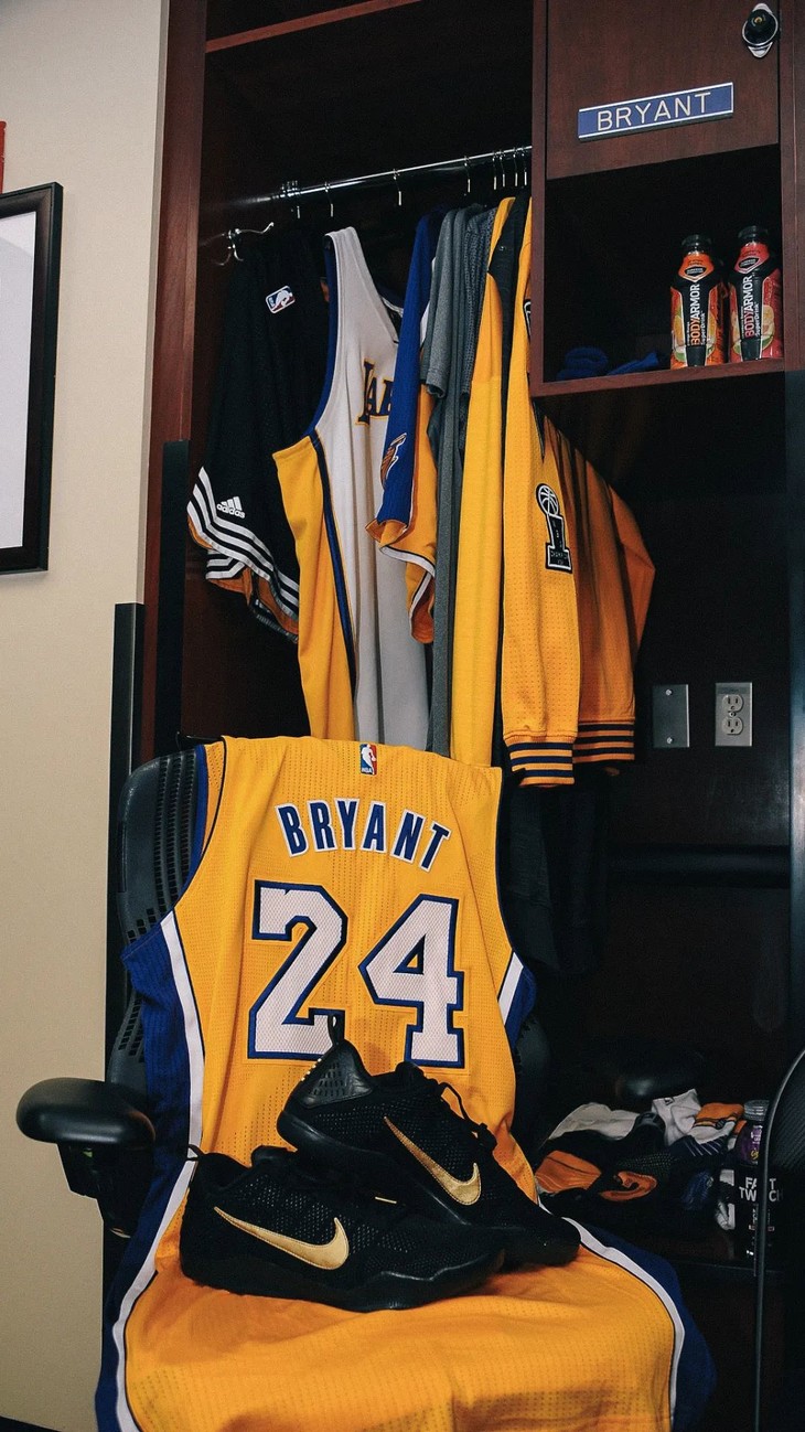 曼巴精神永存!上帝带走了科比 留下了24号球衣!