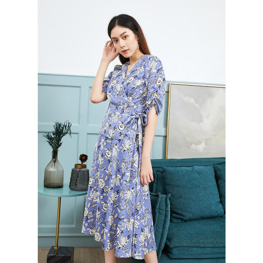 EITIE爱特爱女装夏款复古围裹收腰泡泡袖港风印花上衣女 商品图2