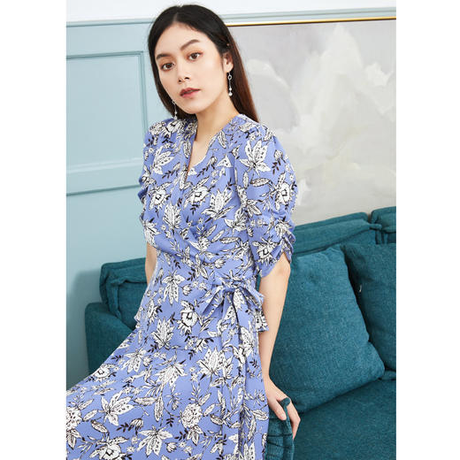 EITIE爱特爱女装夏款复古围裹收腰泡泡袖港风印花上衣女 商品图1