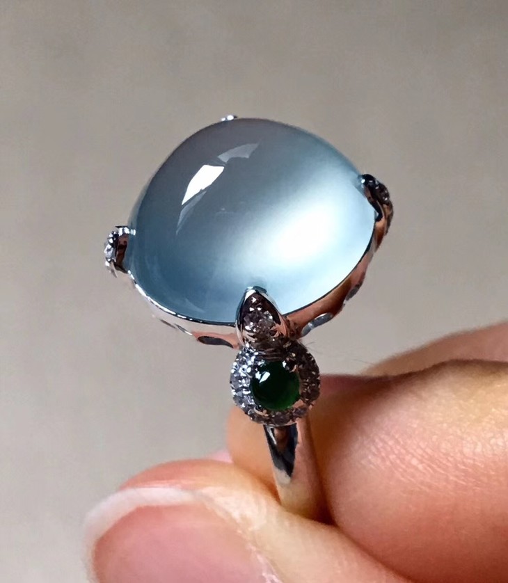 冰玻种蛋面戒指小灯泡强荧光很饱满裸石尺寸125117