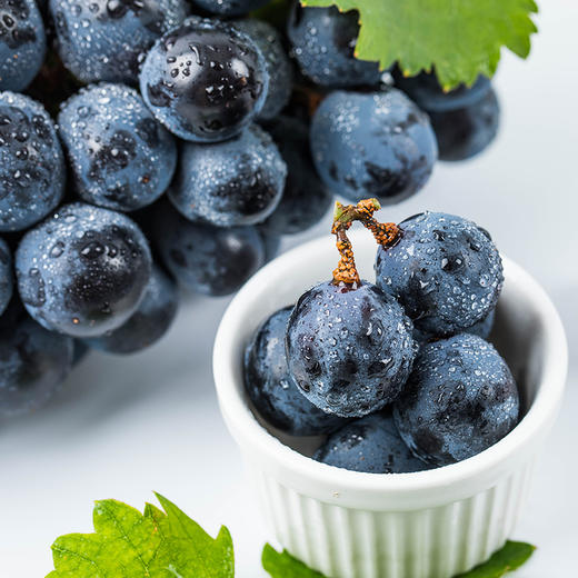 云南高原夏黑葡萄