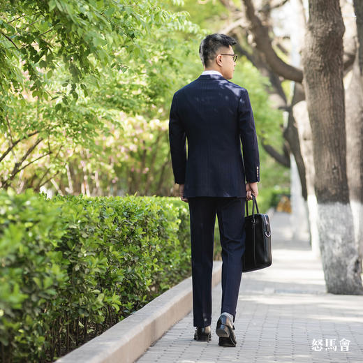 Reda ATTO Super110's 防污不易皱藏蓝色暗红条纹全麻衬套装 商品图4