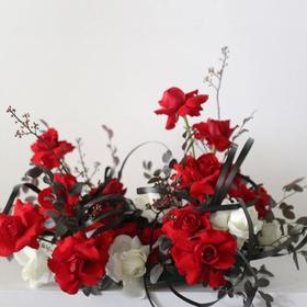 红玫瑰平铺桌花