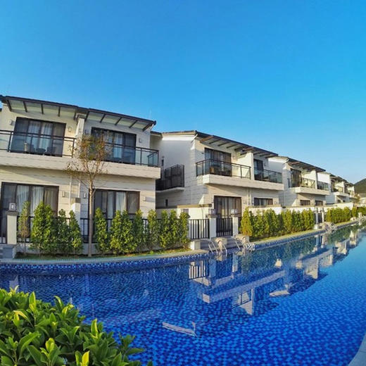 ￥580起入住韶关丰源温泉酒店1间1晚|含自助早餐+体验两大真温泉+徽派别墅+1.3公里网红威尼斯泳道+彩虹滑道！粤北网红打卡新地标，魅力丰源，徽派水上威尼斯~（有效期：26年3月31日） 商品图1