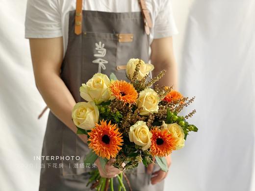 【烟花易冷】香槟玫瑰6 橙色拉丝菊4 山里红2 商品图2