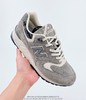 New Balance 999系列 新百伦美产血统系列经典复古休闲运动慢跑鞋。 采用经典的外观搭配时尚清新的配色复古百搭，搭载ABZORB缓震中底， 商品缩略图0