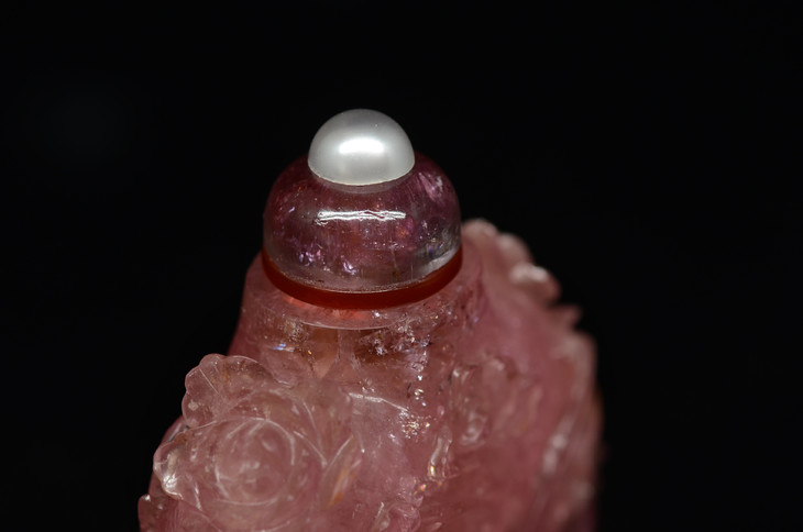 清中期单桃红碧玺鼻烟壶