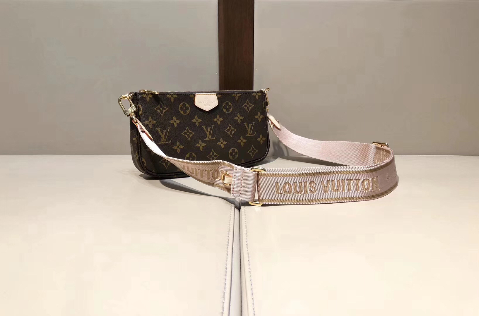 秒杀lv multi pochette五合一麻将包【粉色200现货】