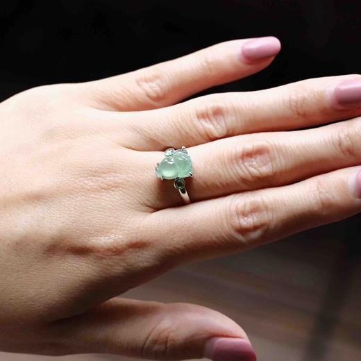 高冰种晴水翡翠金蟾戒指18k白金沙弗莱石镶嵌 商品图6