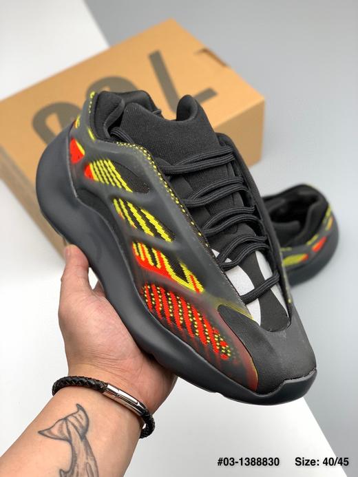 Adidas Yeezy Boost 700 v3 椰子700v3 正确蓝底 低帮复古休闲运动穿搭慢跑鞋“骨架夜光”货号：FW4980尺码：36--46 商品图1