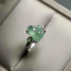 高冰种晴水翡翠金蟾戒指18k白金沙弗莱石镶嵌