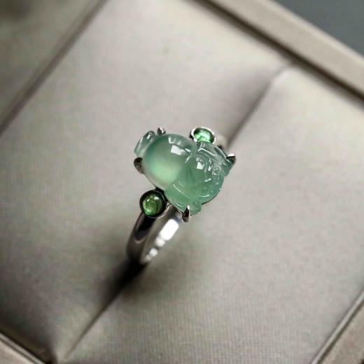 高冰种晴水翡翠金蟾戒指18k白金沙弗莱石镶嵌 商品图0