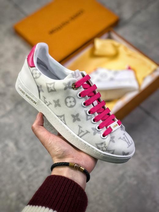 💯女鞋 冬季新品，法国高奢品牌·路易威登Louis Vuitton Frontrow Low Sneaker锋芒系列简约休闲运动百搭低帮小白板鞋“布面白粉灰老花LOGO”1A640N 商品图0