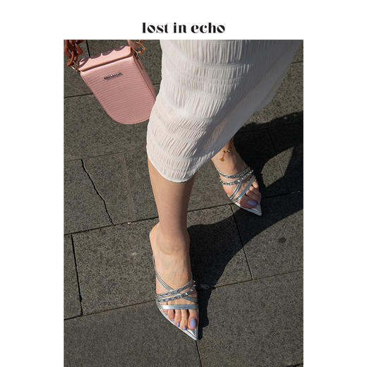 【微瑕疵不退不换】原创设计师lost in echo 铆钉装饰尖头凉穆勒鞋 银色金属气眼细带女鞋 商品图0