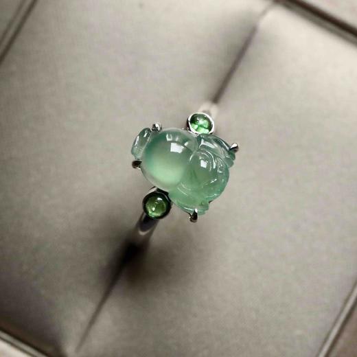 高冰种晴水翡翠金蟾戒指18k白金沙弗莱石镶嵌 商品图2