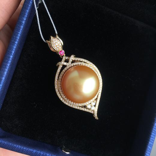 天然南洋金珍珠吊坠经典大方镶嵌18k金钻石77红宝石几乎正圆浓金