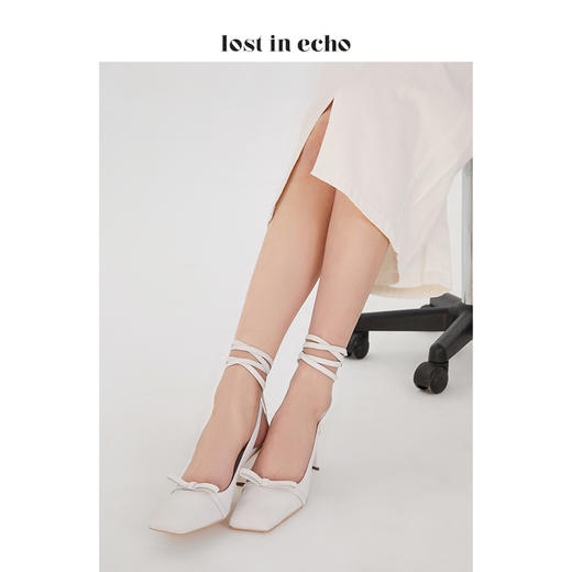 【微瑕疵不退不换】lost in echo设计师女靴 绕带大方头凉单鞋 白色高跟鞋 商品图1