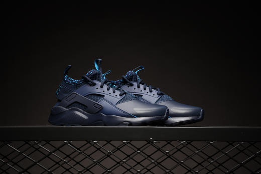 耐克华莱士Nike Air Huarache PU 材质跑步鞋 商品图1