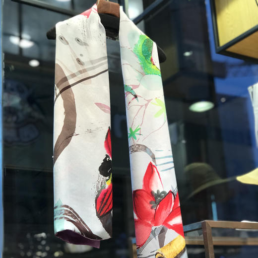 YOPOTA/优品堂“明媚秋色”重磅桑蚕丝缎面盘扣披肩围巾 商品图6