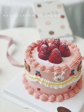 卡通复古草莓造型蛋糕