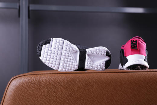 耐克 NIKE HUARACHE 华莱士儿童大童休闲运动鞋 AH7826-011  商品图5