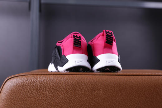 耐克 NIKE HUARACHE 华莱士儿童大童休闲运动鞋 AH7826-011  商品图4