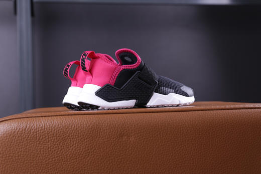 耐克 NIKE HUARACHE 华莱士儿童大童休闲运动鞋 AH7826-011  商品图1