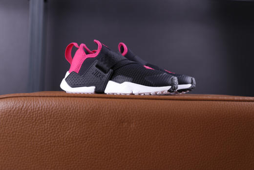 耐克 NIKE HUARACHE 华莱士儿童大童休闲运动鞋 AH7826-011  商品图2