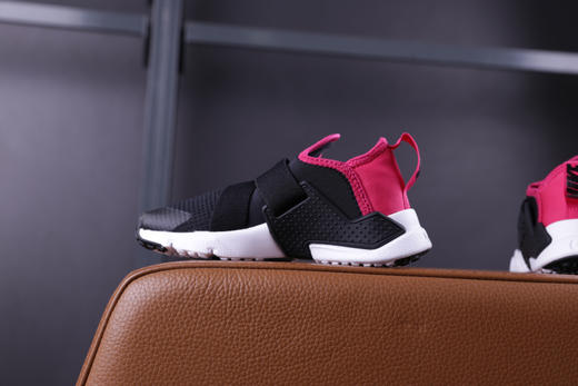 耐克 NIKE HUARACHE 华莱士儿童大童休闲运动鞋 AH7826-011  商品图0