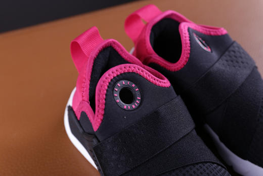 耐克 NIKE HUARACHE 华莱士儿童大童休闲运动鞋 AH7826-011  商品图3