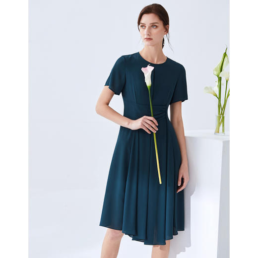 EITIE爱特爱夏季新款时尚职业通勤OL圆领收腰A字连衣裙女裙59076119 商品图2