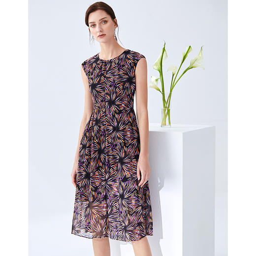 EITIE爱特爱夏季新款时尚减龄包肩袖收腰印花连衣裙女裙5907650 商品图2