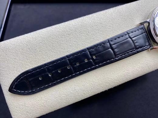 TW 古典 珍珠陀 【最高品质版本】百达翡丽古典表系列5120超薄自动机械表。简约至极 和原装一样的偏心珍珠陀机芯复制表。 鳄鱼皮表带，烧搪瓷盘面，包白金。仿表界第一枚偏心摆陀  百达翡丽古典5120 商品图9