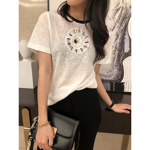 点此购买香奈儿女款时钟亮片短袖t恤ks143004