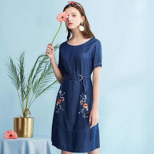 欧芮儿夏装新款大圆领刺绣牛仔连衣裙 商品图1