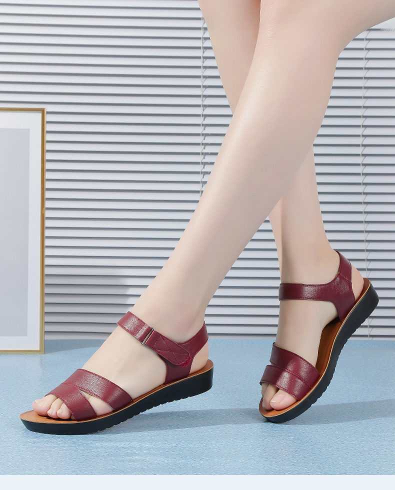 信诺真皮妈妈凉鞋女夏新款防滑软底百搭中老年平底中年女士皮凉鞋20l