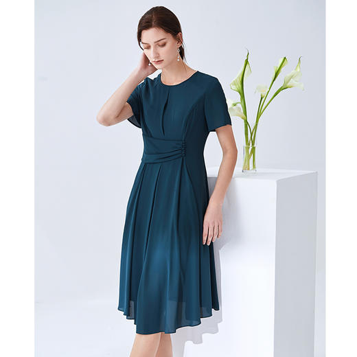 EITIE爱特爱夏季新款时尚职业通勤OL圆领收腰A字连衣裙女裙59076119 商品图1