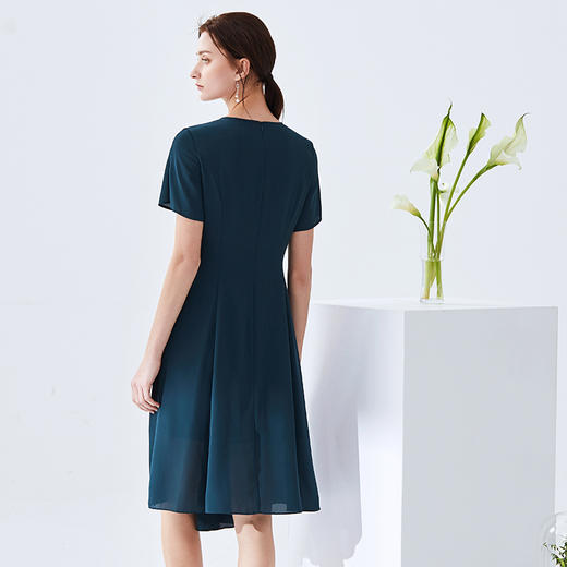 EITIE爱特爱夏季新款时尚职业通勤OL圆领收腰A字连衣裙女裙59076119 商品图3