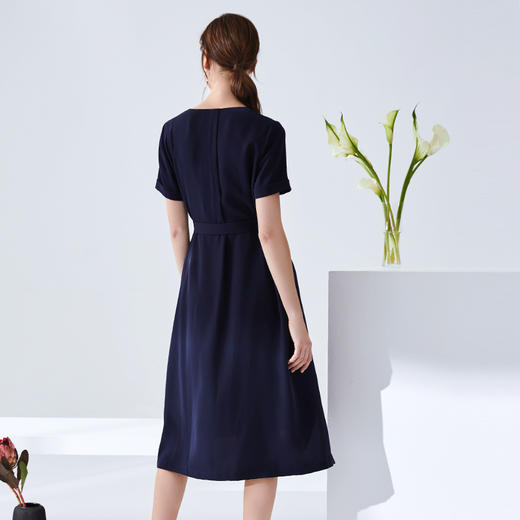 EITIE爱特爱夏季新款通勤V领干练OL收腰显瘦A字连衣裙长裙女5907661 商品图3
