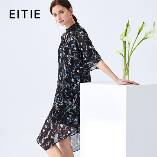 EITIE爱特爱夏季新款圆领镂空喇叭中袖A字印花连衣裙女裙59076123 商品图0