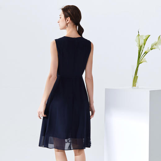 EITIE爱特爱夏季新款洋气波点拼接无袖收腰连衣裙女中长59076117 商品图3