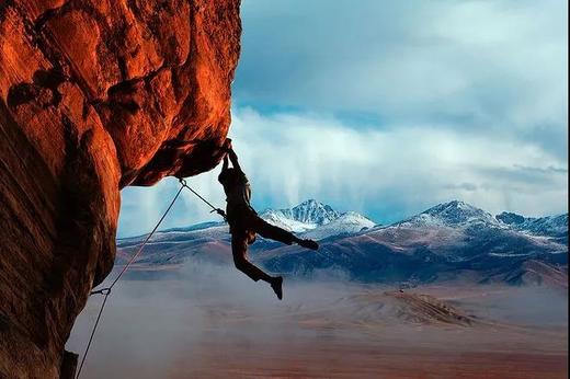 周末技能特训丨儿童abseil峭壁绳降空中挑战