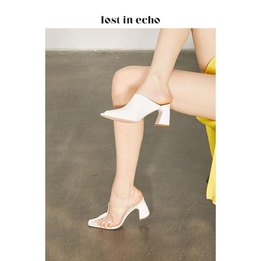 新年闪购lost in echo羊皮白色时尚TPU拼色鱼嘴粗跟穆勒鞋女鞋凉鞋 商品图0