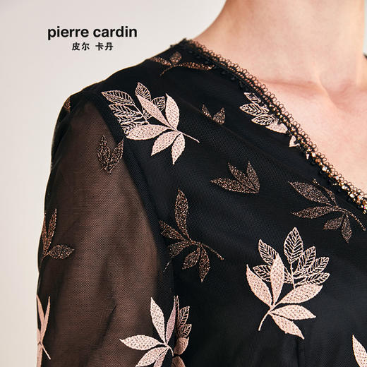 皮尔卡丹女装夏季新款黑色短袖V领蕾丝边连衣裙P0245DS57B3
 商品图3