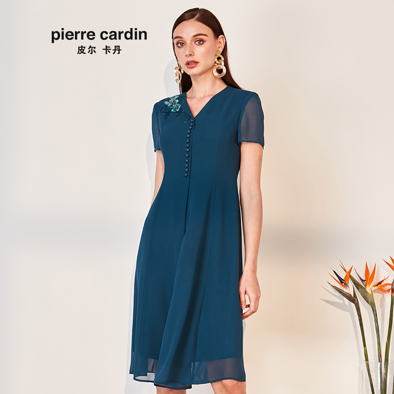 皮尔卡丹女装季新款蓝色短袖V领A字裙绣花裙子P0240DS50L0
