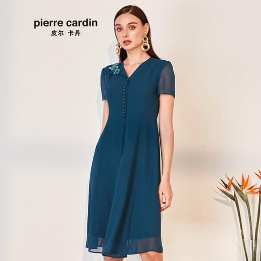 皮尔卡丹女装季新款蓝色短袖V领A字裙绣花裙子P0240DS50L0
 商品图0